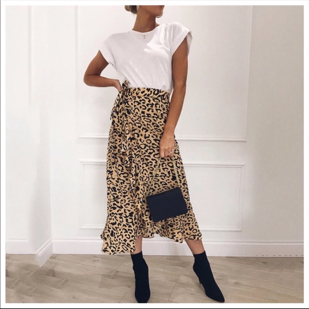 Trendy animal print skirt- never worn